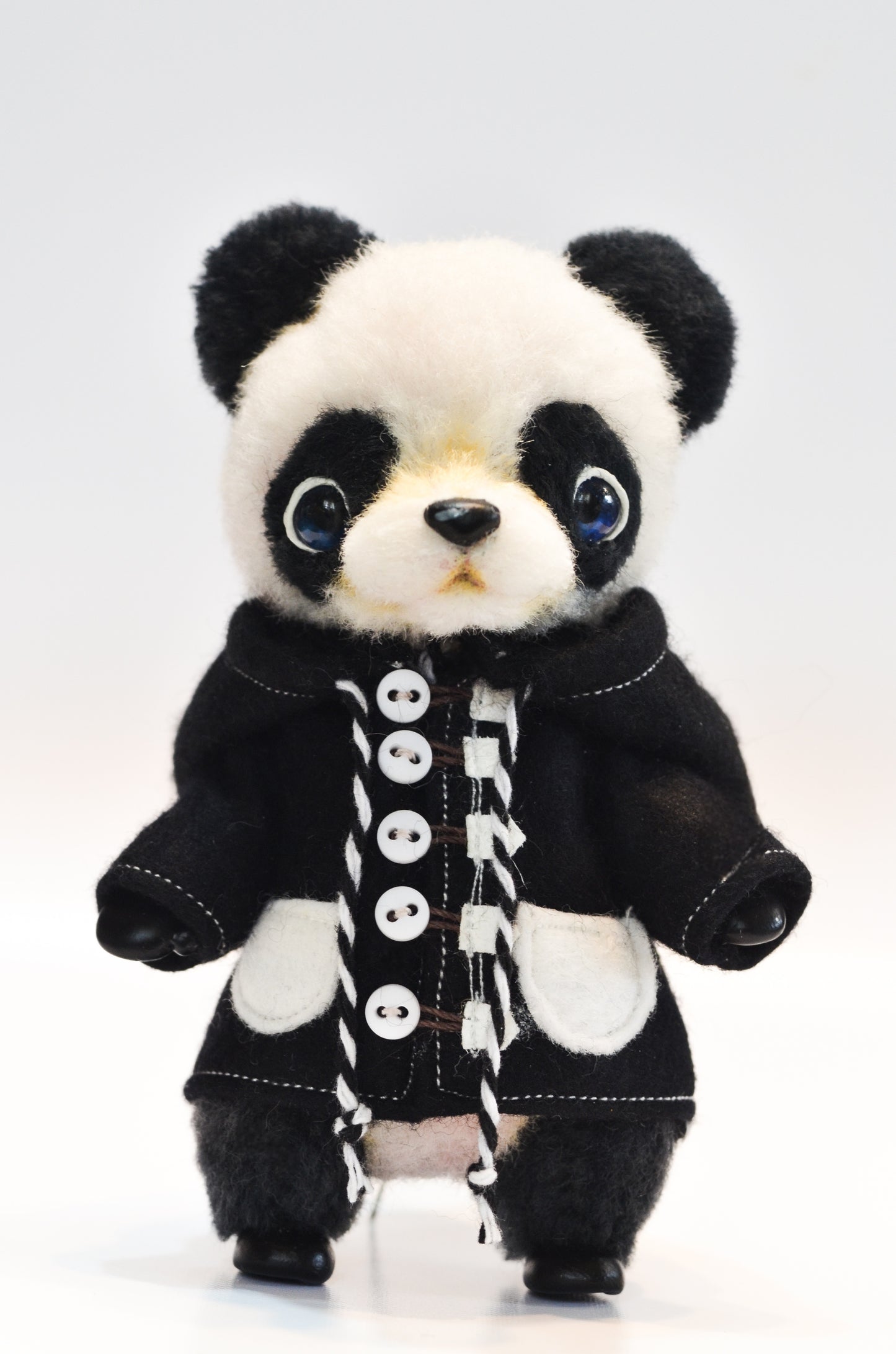 19. 春先ブラックダッフルコート（※ 衣装のみ）